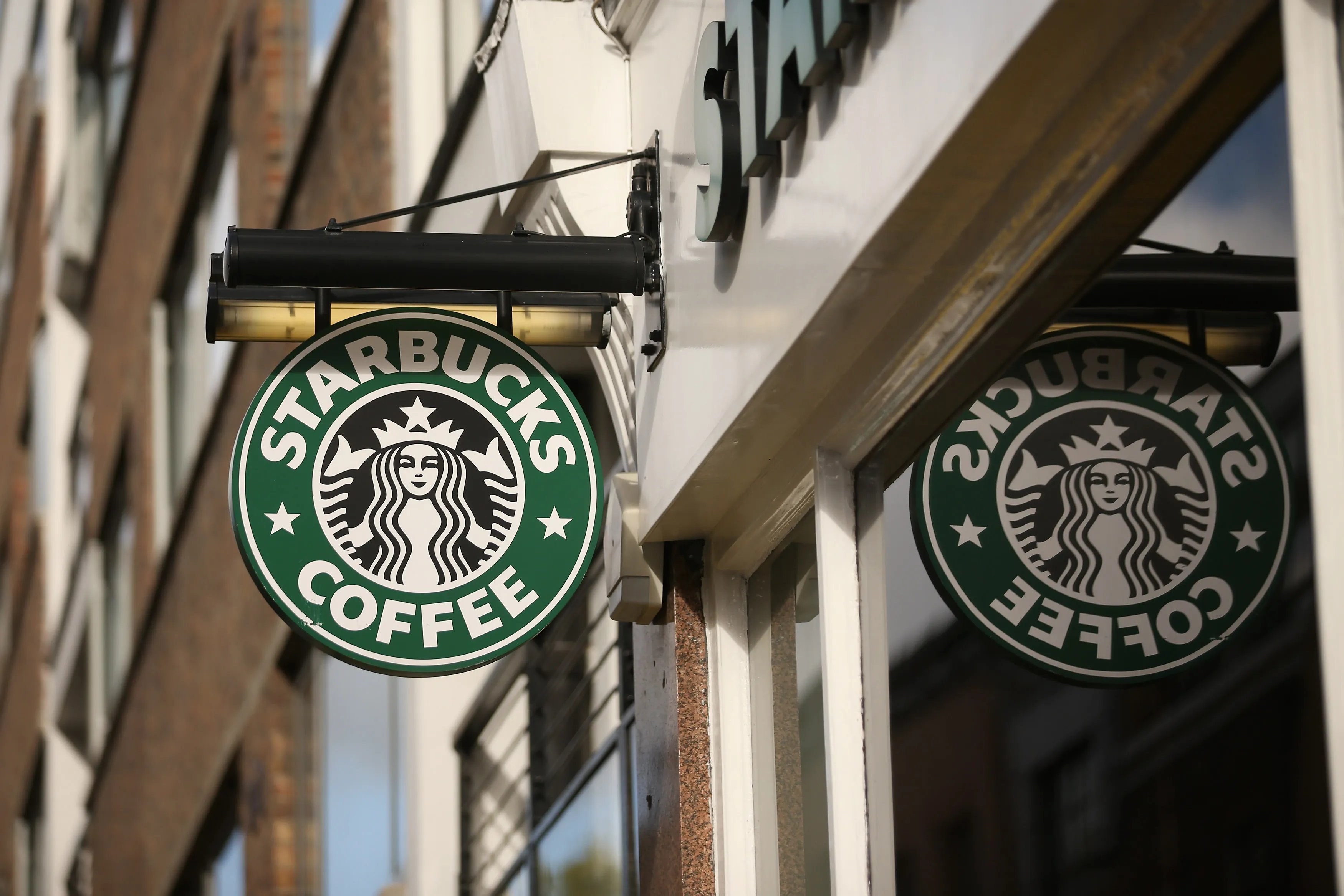How Starbucks Makes the Big Bucks: How Can RecyLoop Help Your Brand Do The Same?